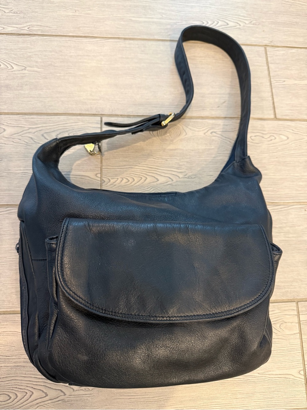 Brio Vintage Soft Buttery Navy Blue Leather slouchy Shoulder Bag Velvet lining